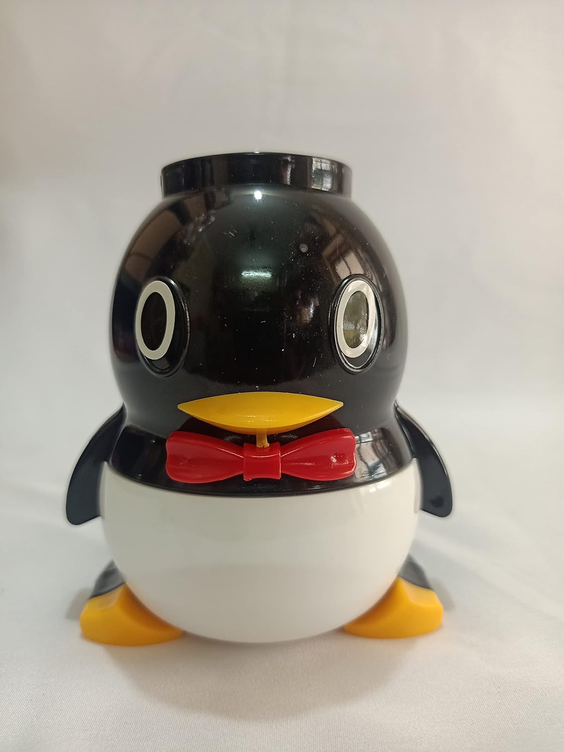 Penguine Design Pen Stand